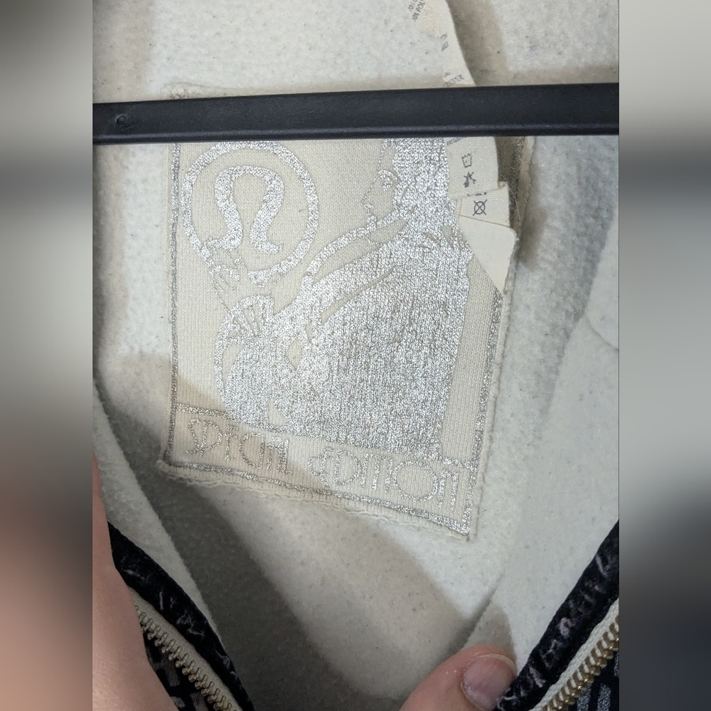 Rare! Lululemon Sz 4 Special Edition Scuba Hoodie Word Written Black White - Picture 7 of 7